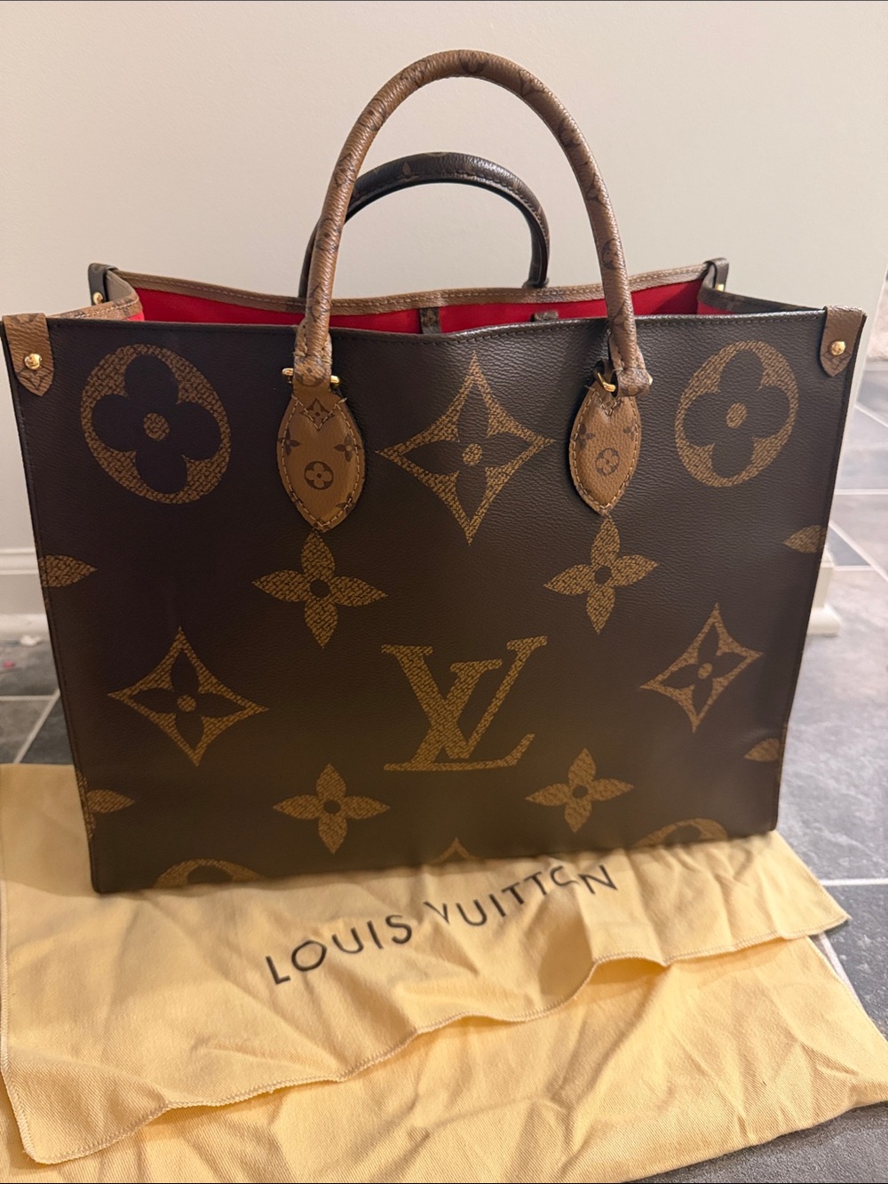 Louis Vuitton Monogram GM OntheGo